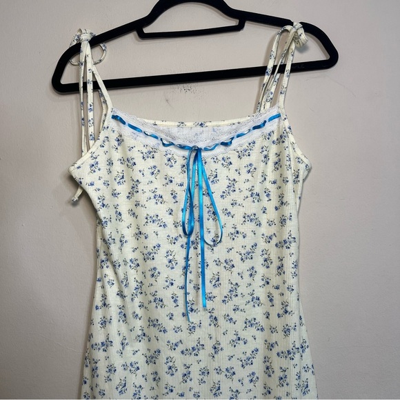 Floral Blue and White Nightgown or dress i think it can go either way - Picture 2 of 4